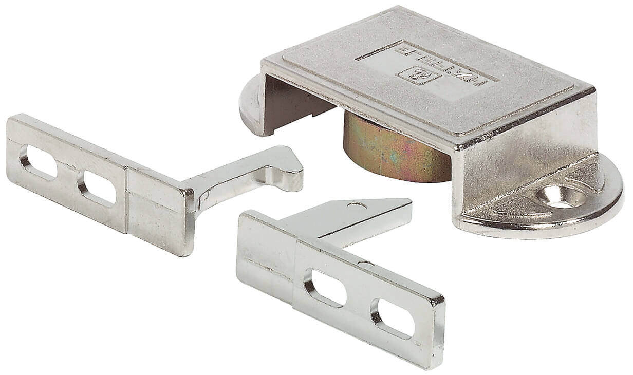 Automatic door catch