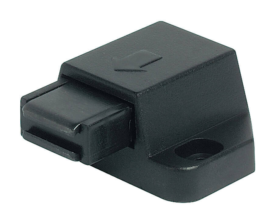 Magnetic pressure catch
