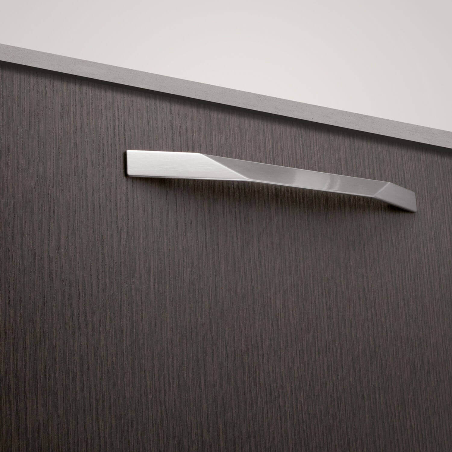 built-in handle 387 • Antoine Mazraani