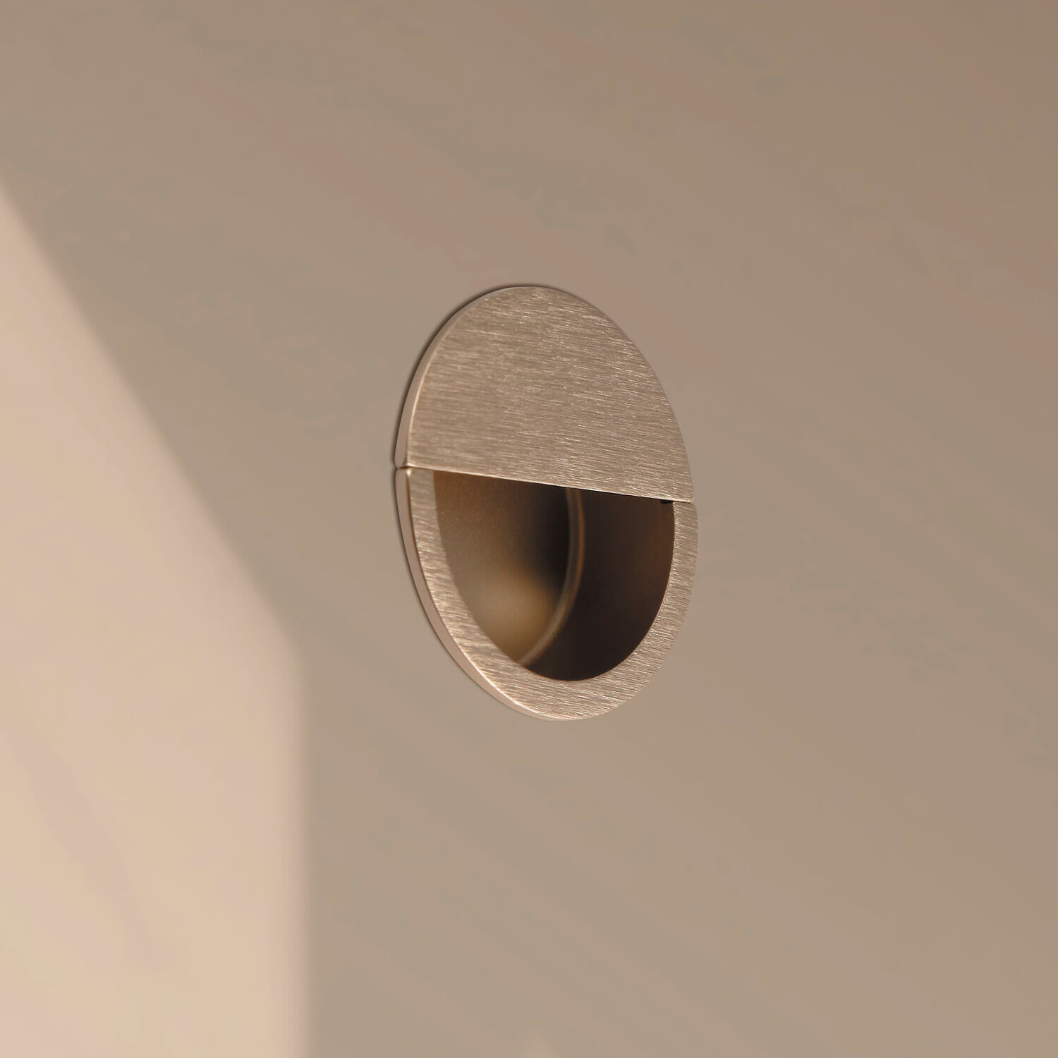 Built-in handle 419